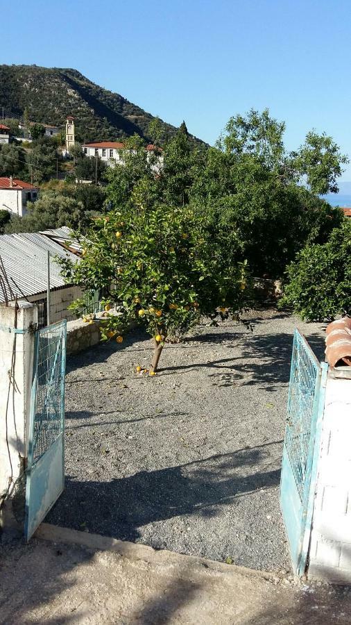 Lovely Traditionnal House With Sea View Tiros Exterior photo