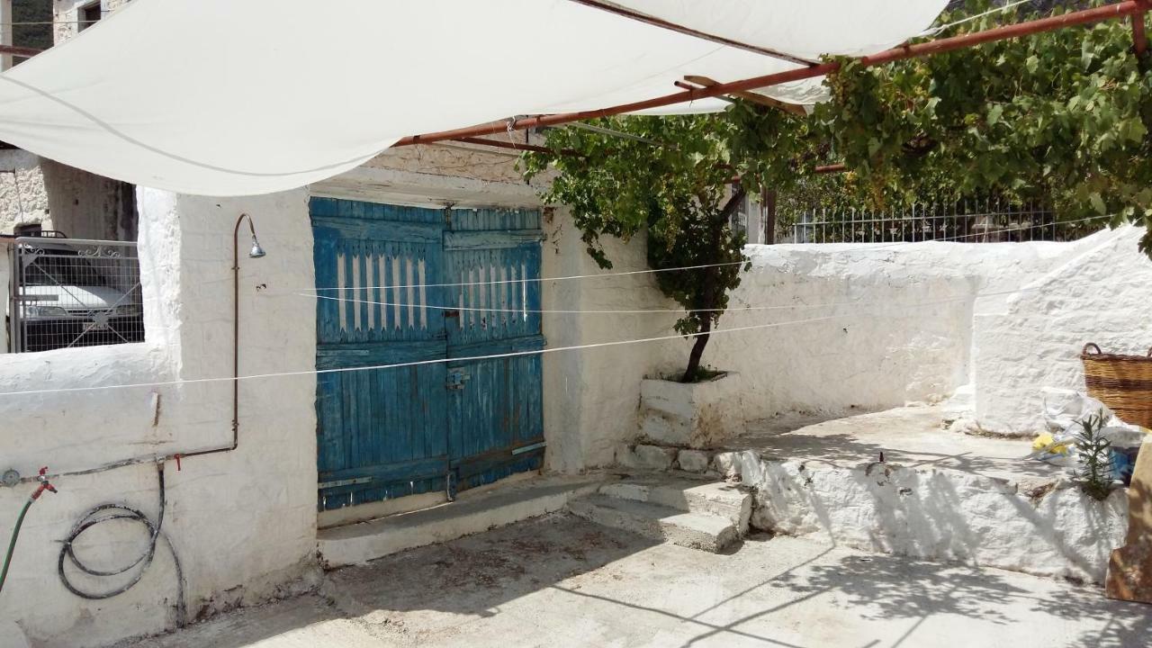 Lovely Traditionnal House With Sea View Tiros Exterior photo