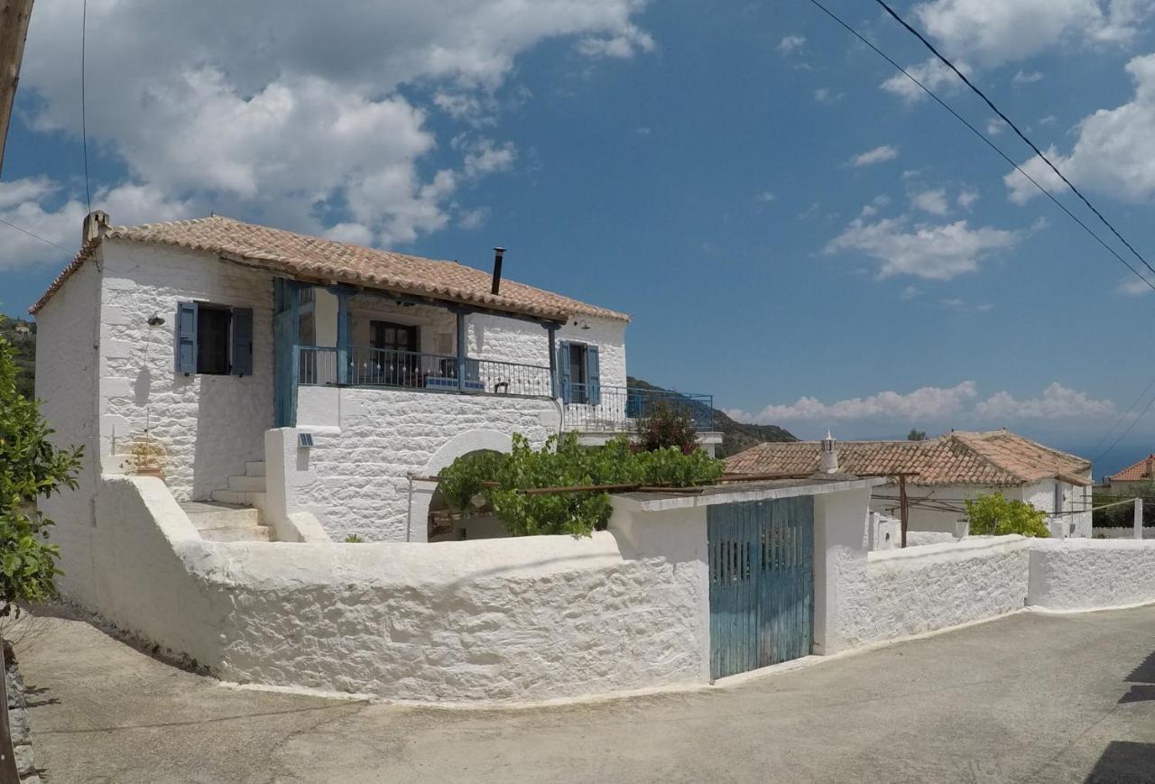 Lovely Traditionnal House With Sea View Tiros Exterior photo